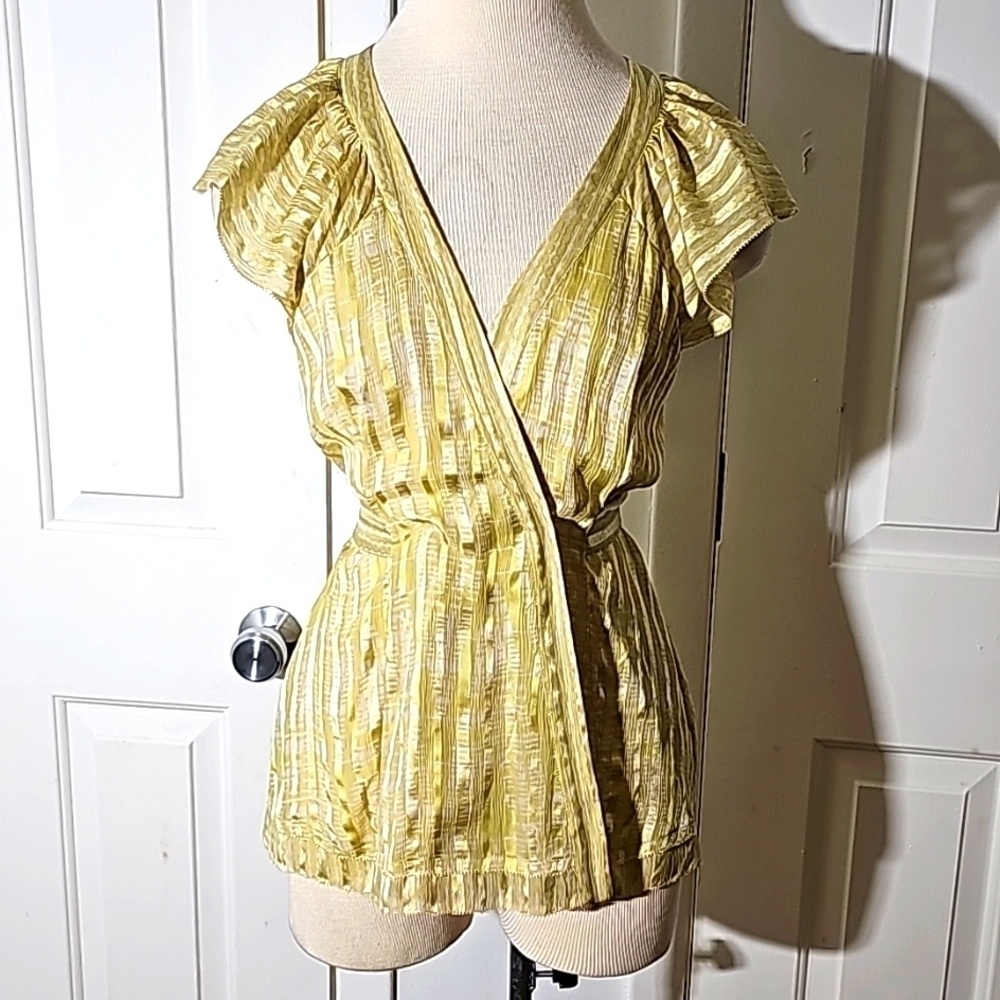 BCBG MAXAZRIA Women's wrap blouse with ruffle‎ sleeves tie in back. Size XS.